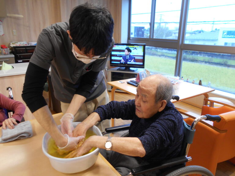 社会福祉法人 常陽会 | 手浴をしました ♨ - 新潟市 地域に根ざした介護福祉サービス